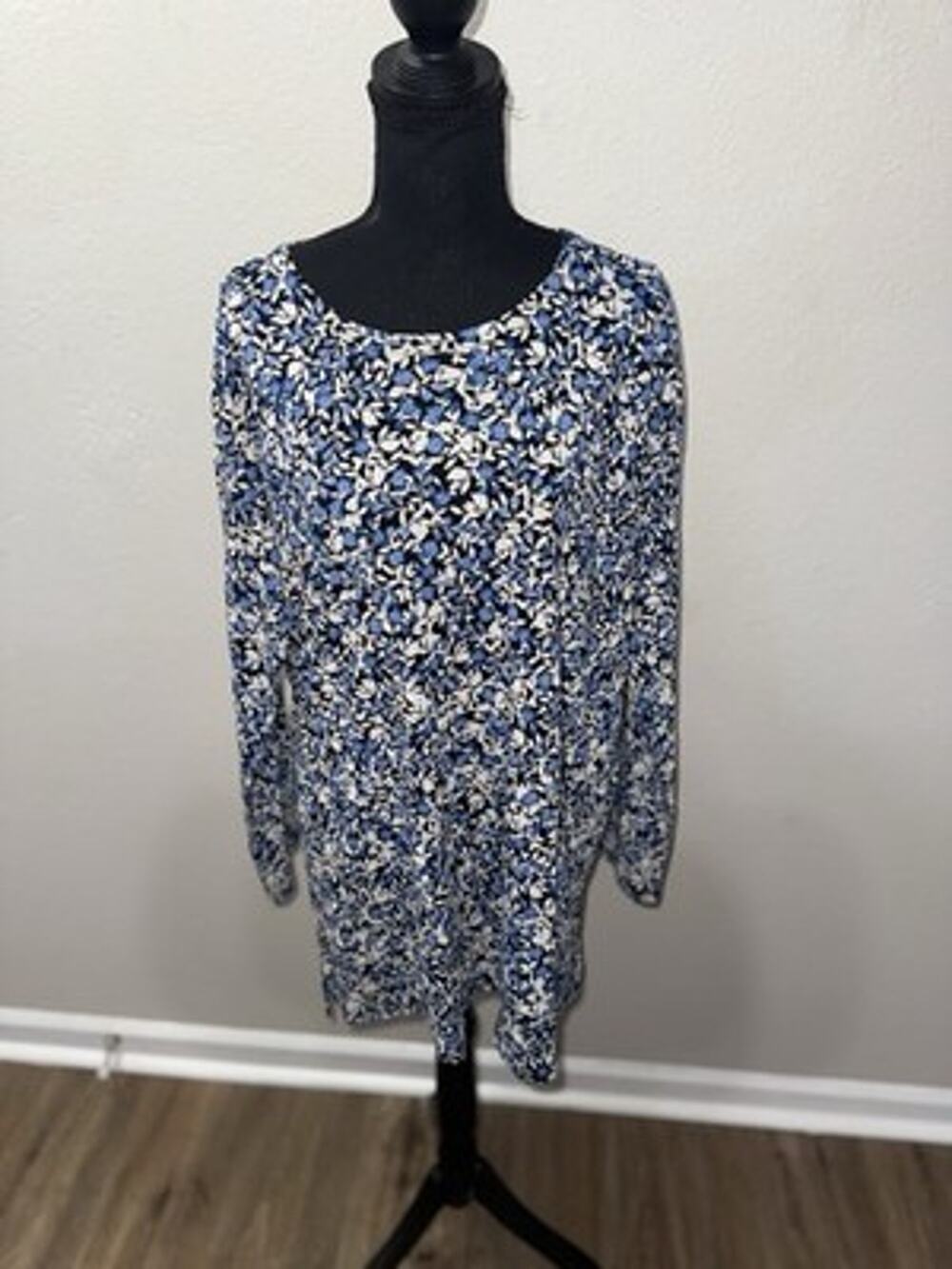 J. Jill Simply Supima Cotton Tunic Top Large L Blue Black White Floral Crewneck